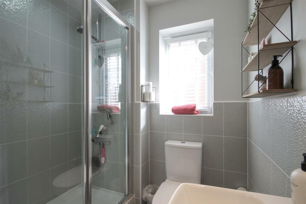 GUEST EN-SUITE SHOWER ROOM