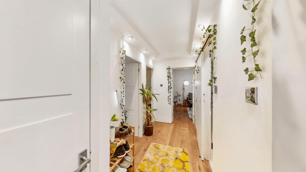 BATHROOM ONE