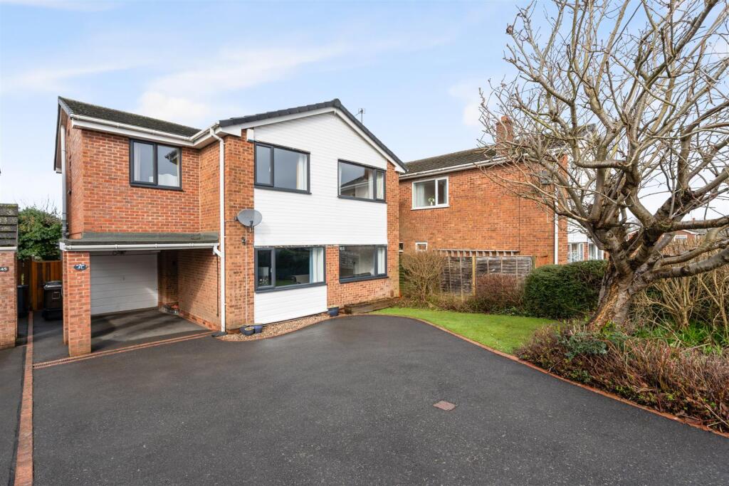 47 Chantry Heath Crescent_22.jpg
