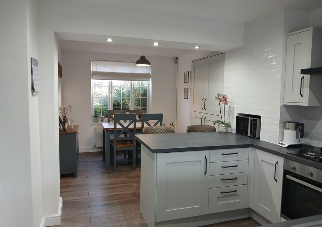 33539649-8E3B3639...