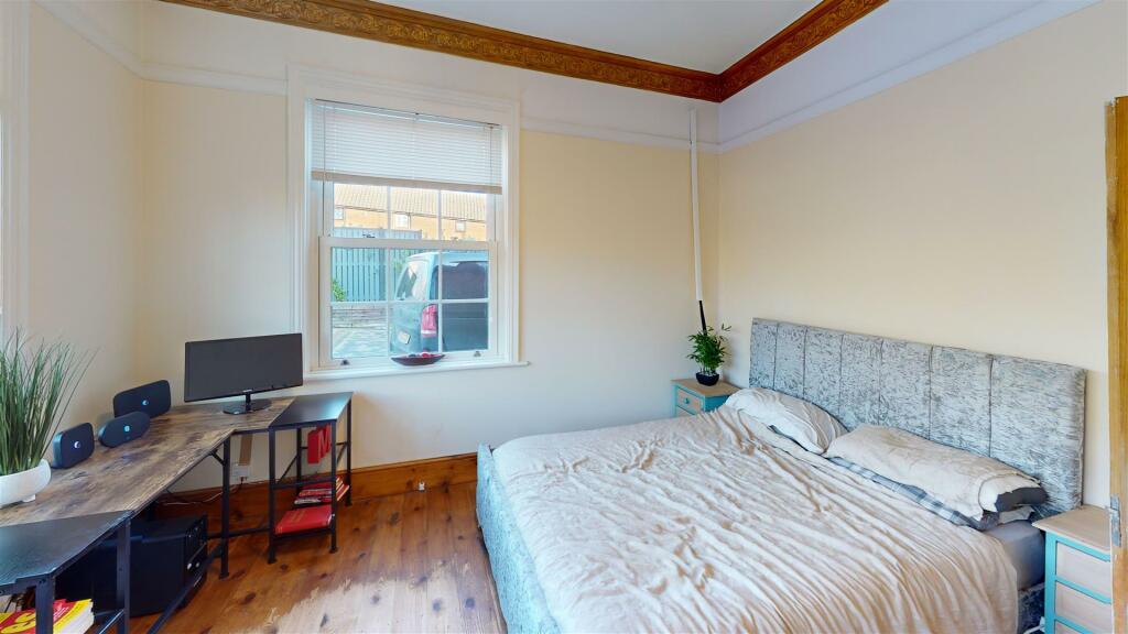 1-Badby-Road-West-Daventry--Bedroom 1.jpg