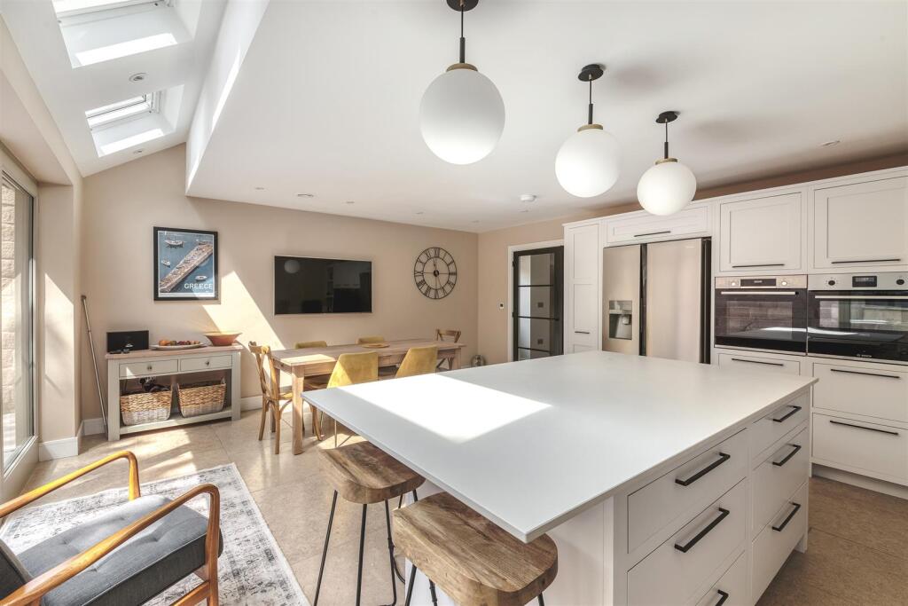 Living Kitchen/Dining Room