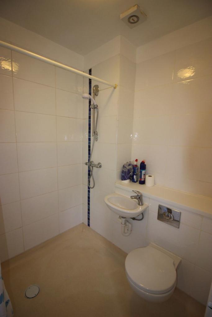 WET ROOM 
