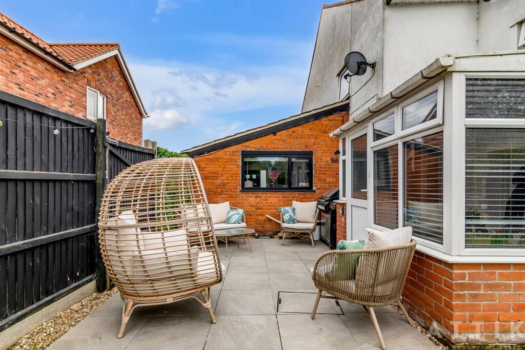 The Rosay, Norwich Road, Yaxham, NR19 1QZ (17).jpg