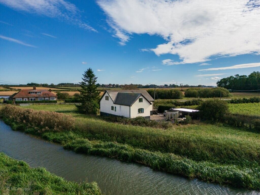 5 Bedroom Detached House - For Sale