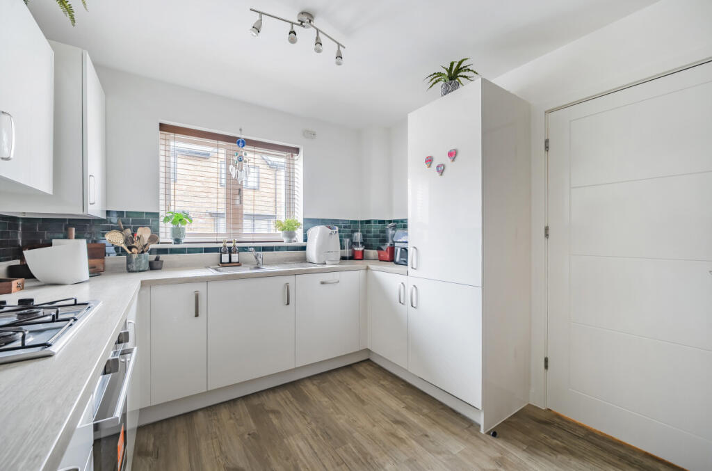 1363027-5-68ecf4c...