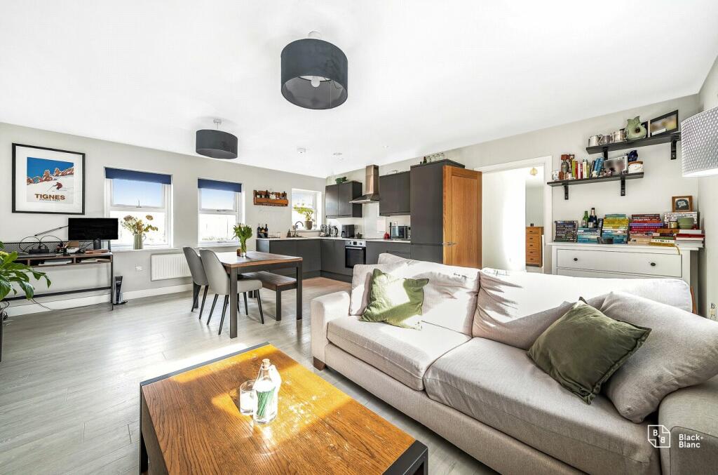 Kitchen/Reception
