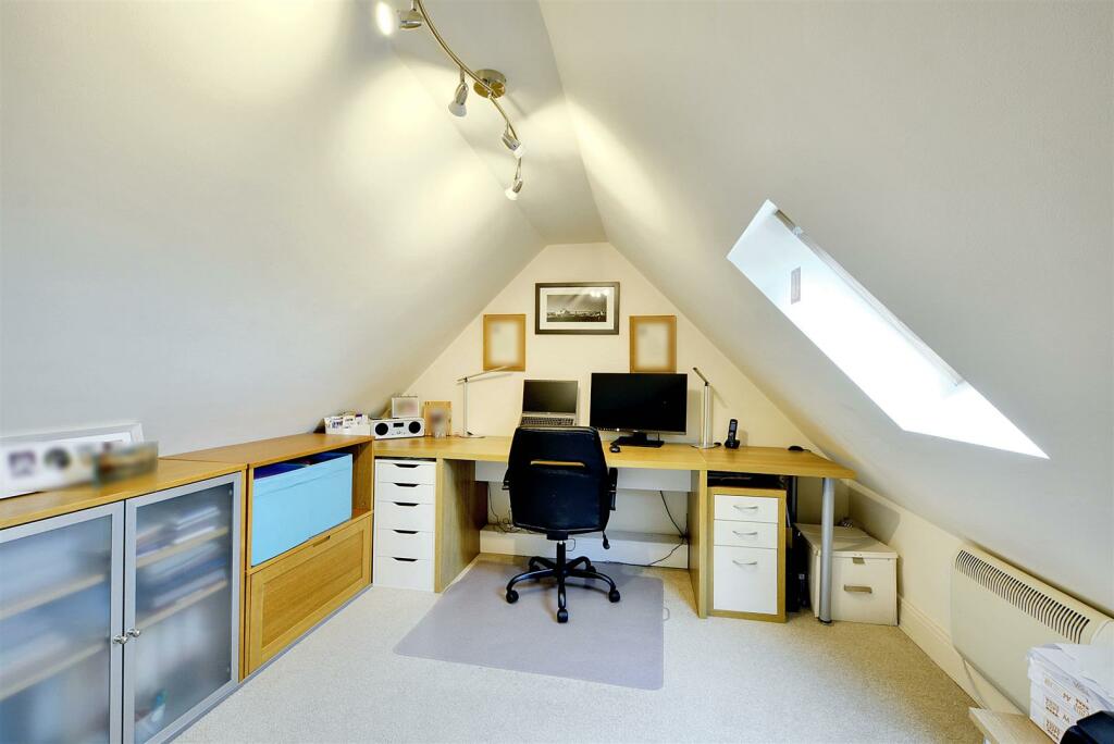 Bedroom/Office