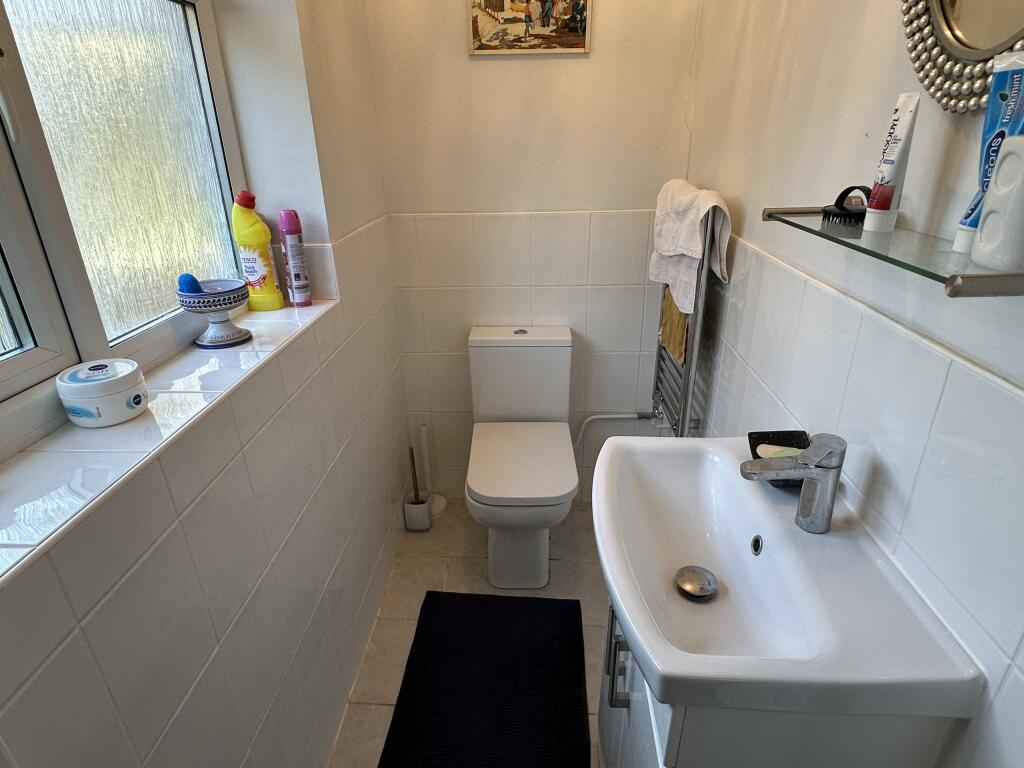 Ensuite WC.JPG
