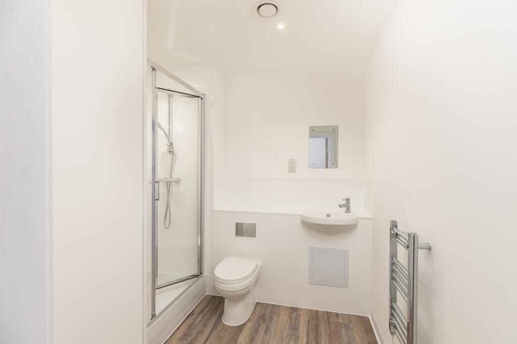 A modern and clean bathroom featuring a spaciou...