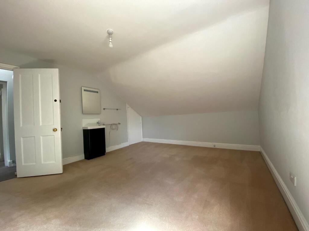 Bedroom 1.jpg