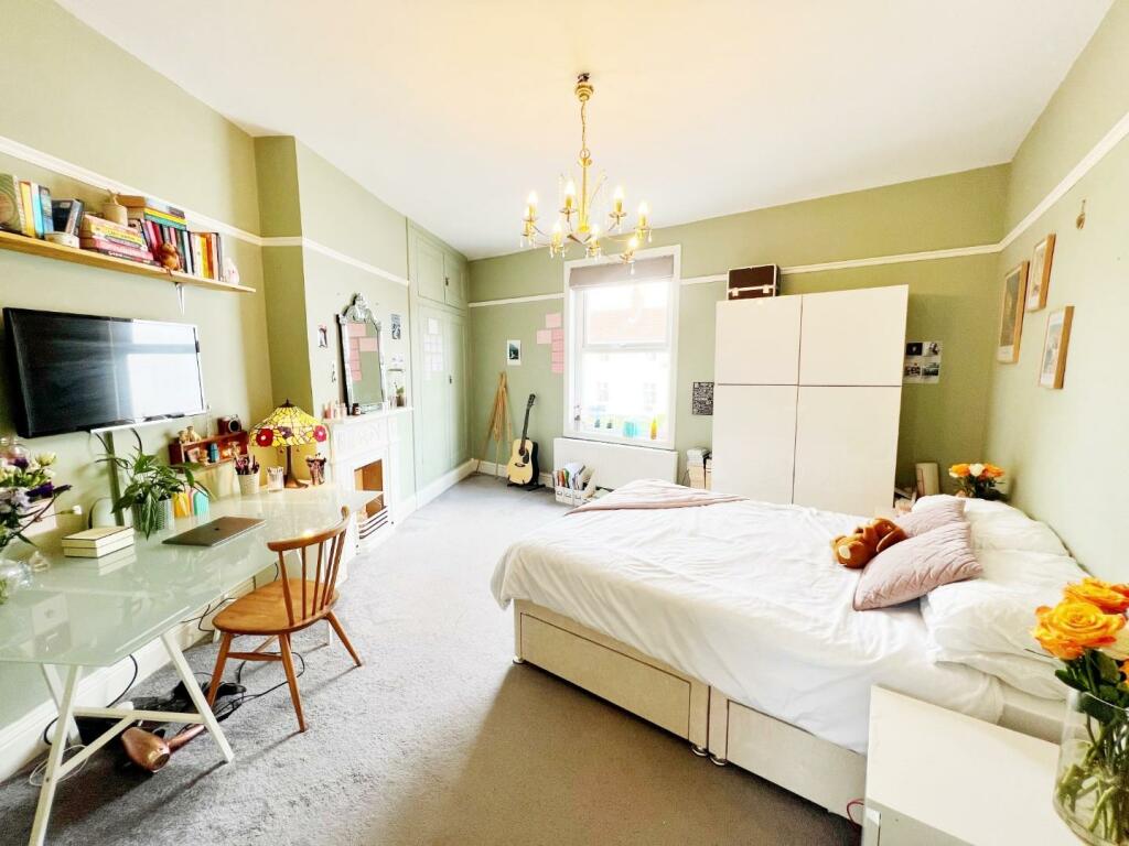 Bedroom 2 pic 1.jpg