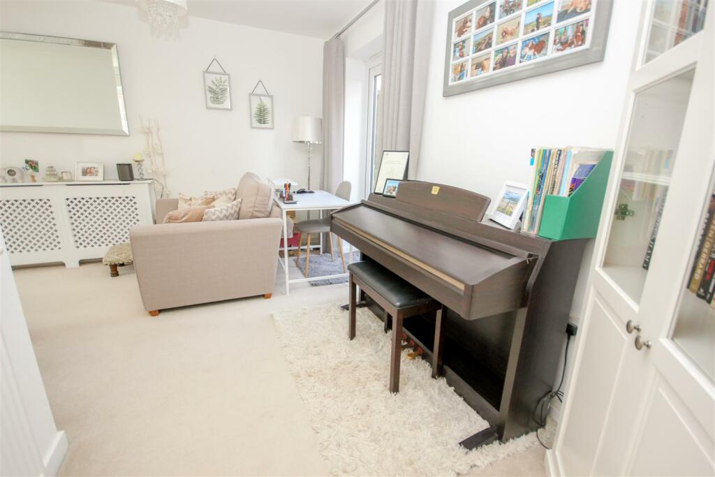 Living Room.jpg