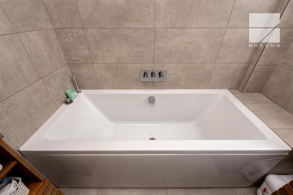 27 Wadham Avenue_0044.jpg
