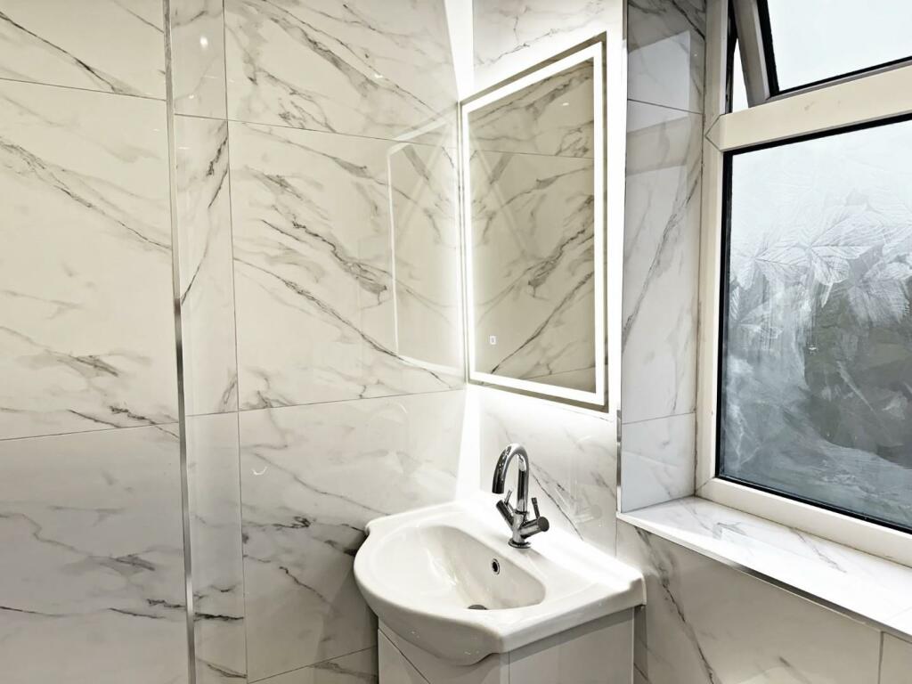 RomanRd133Newbath4.jpeg