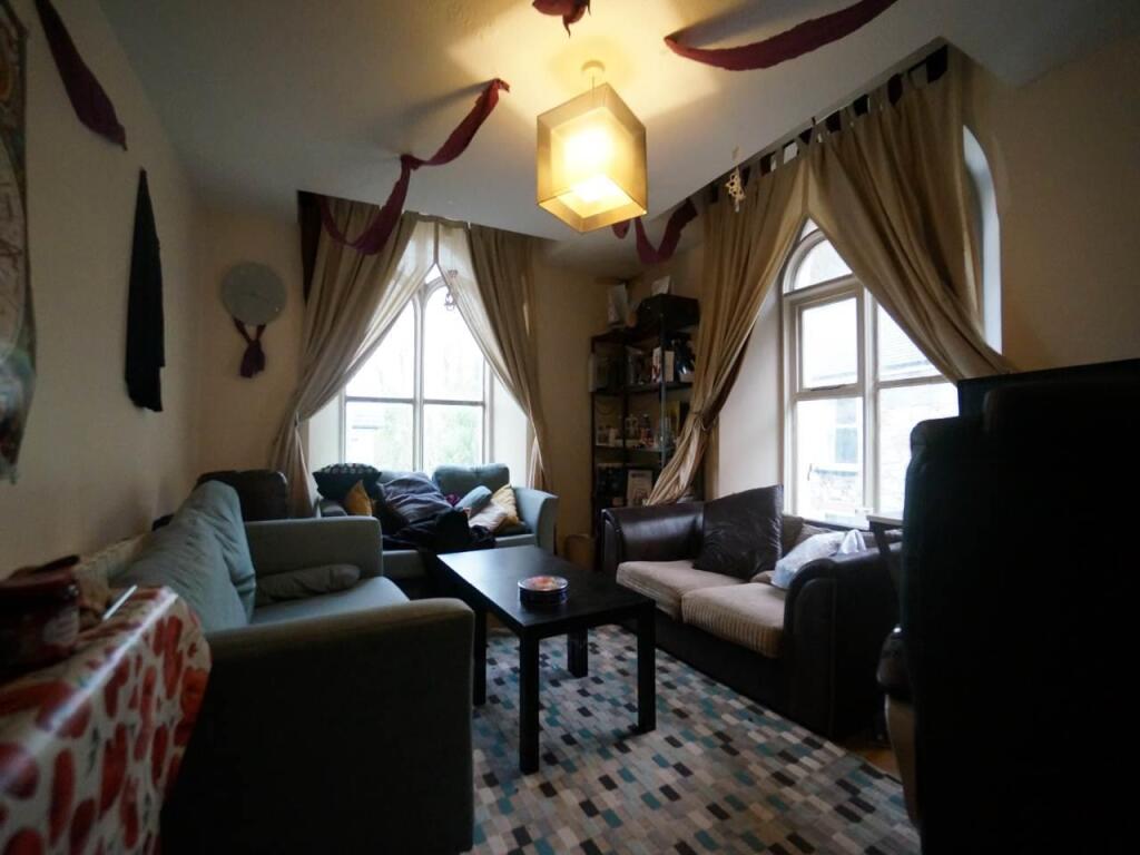 Living room 1.3.JPG