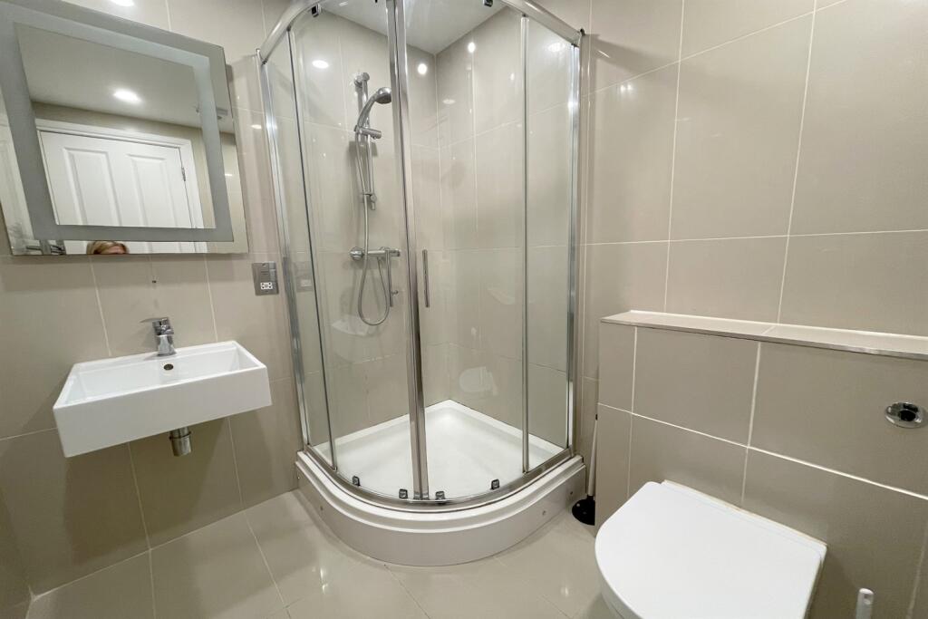 Separate+shower+room
