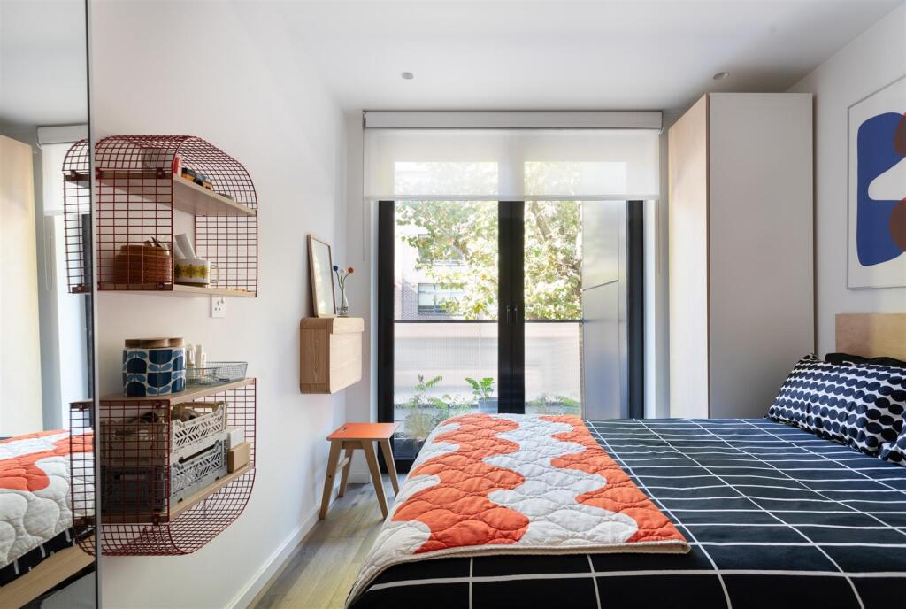 Flat 2 West Apartments, 50 Lawrence Road-010.jpg