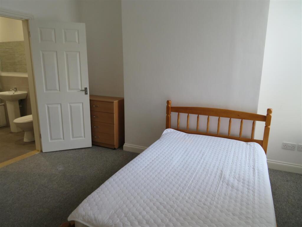 63 Fawcett Room 4.JPG