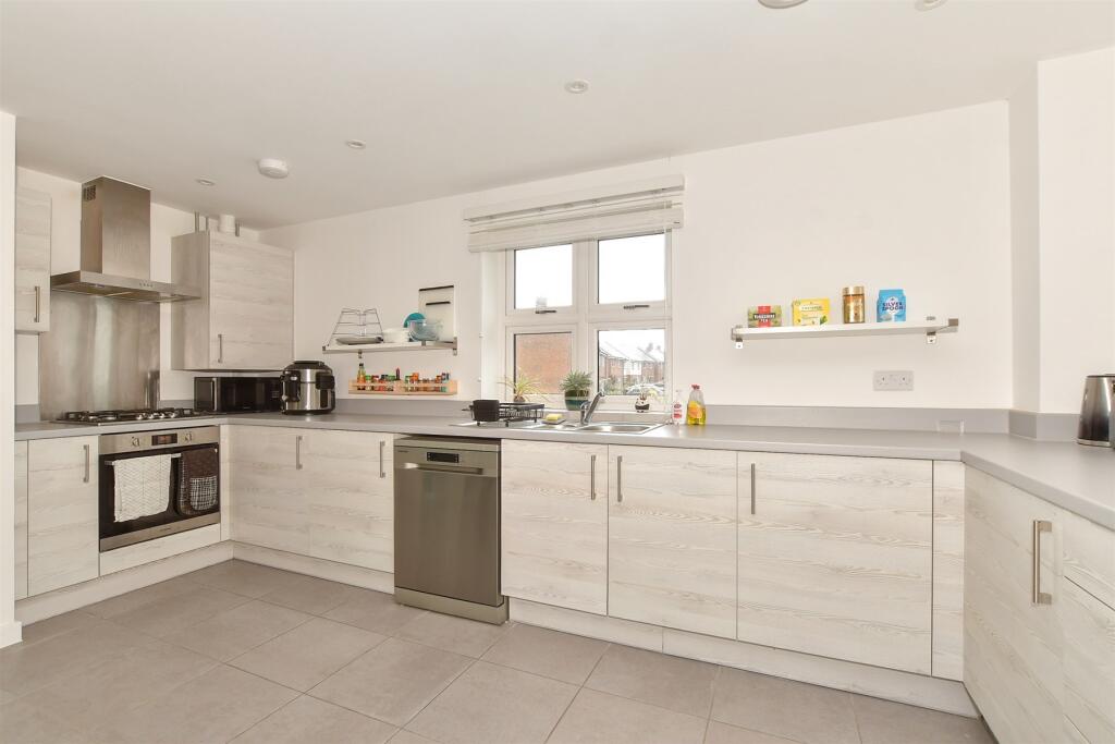 Lounge/Kitchen