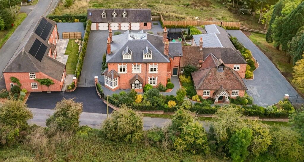 Court Farm &amp; Mews