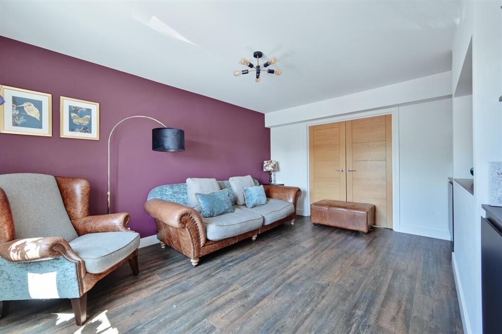 7 Marshalls Way-3.jpg