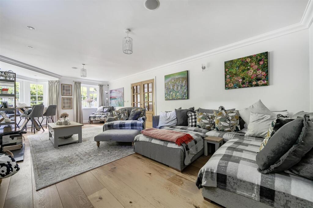 Hillgrove Living Room (2).jpg