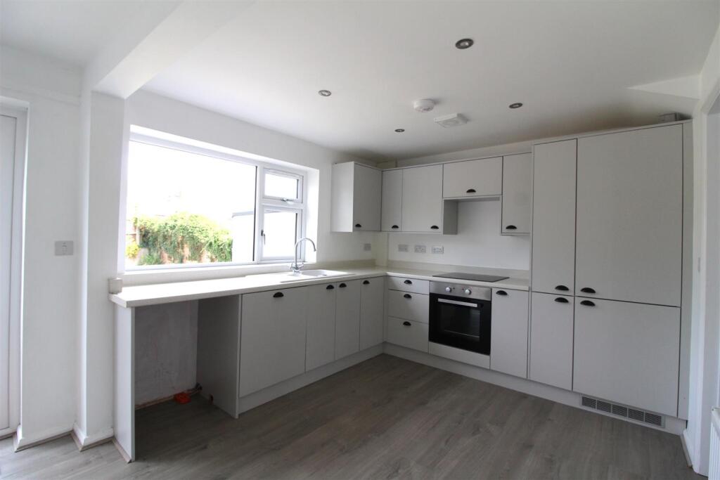 10 Wilson Way - Kitchen 2.JPG