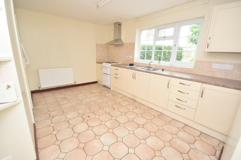 Kitchen/Breakfast...