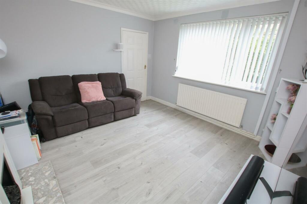 SEPARATE LOUNGE