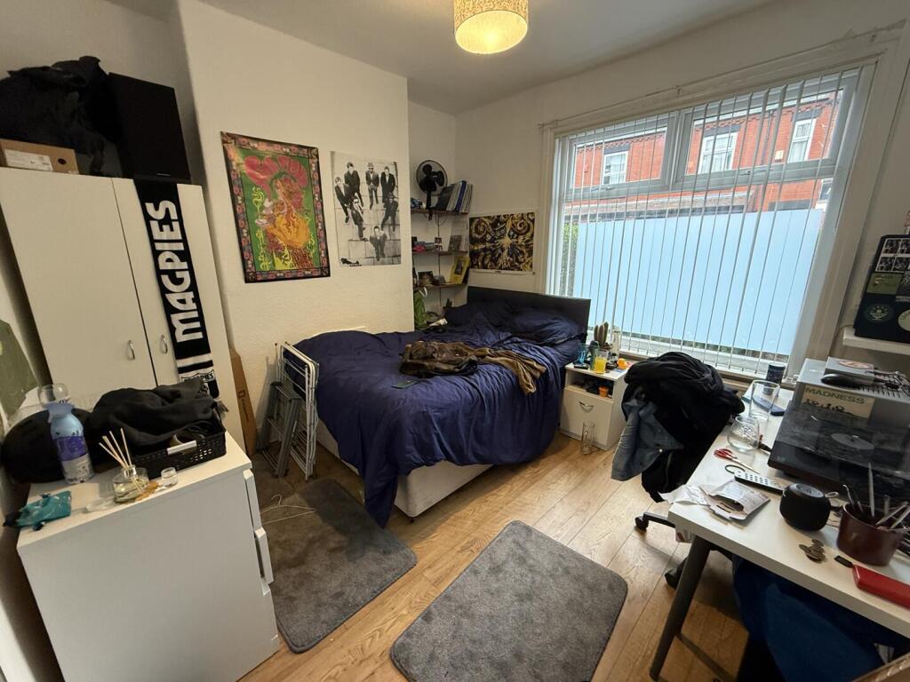 Bed1.JPG