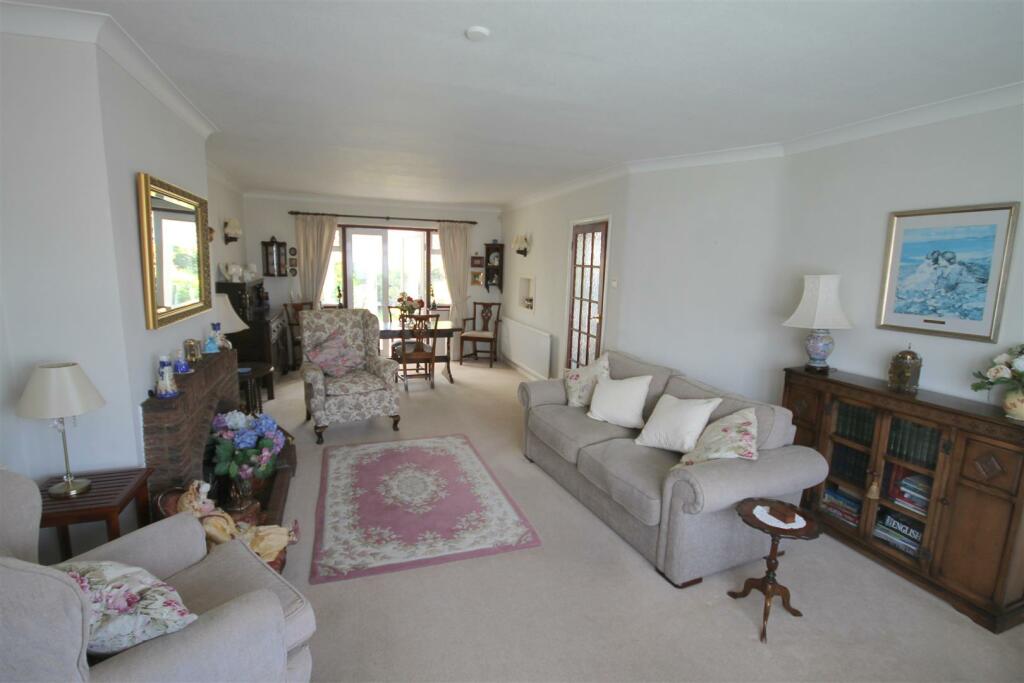 SD Living Room iii.JPG