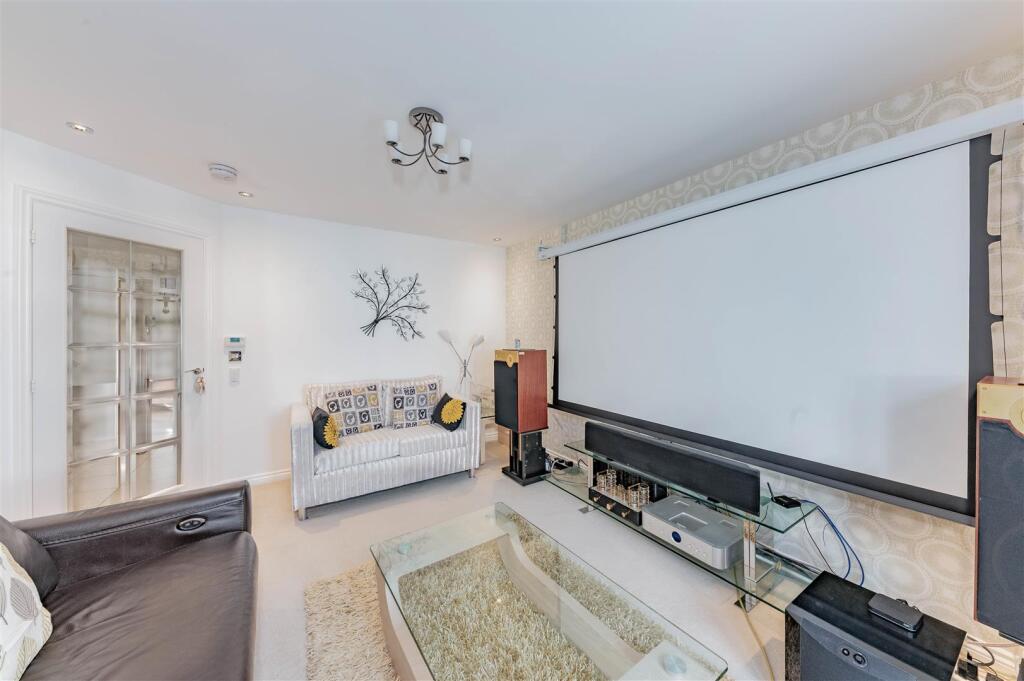 4 McBaith Way Dunfermline-9.JPG