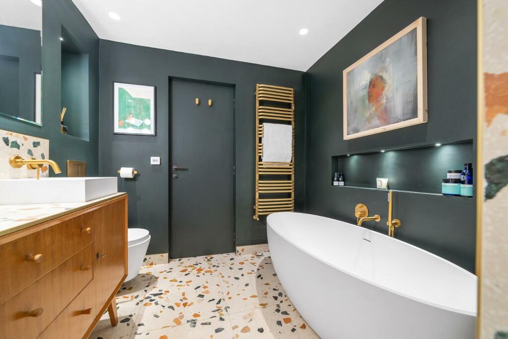 Bedroom 1 Ensuite (3).jpg