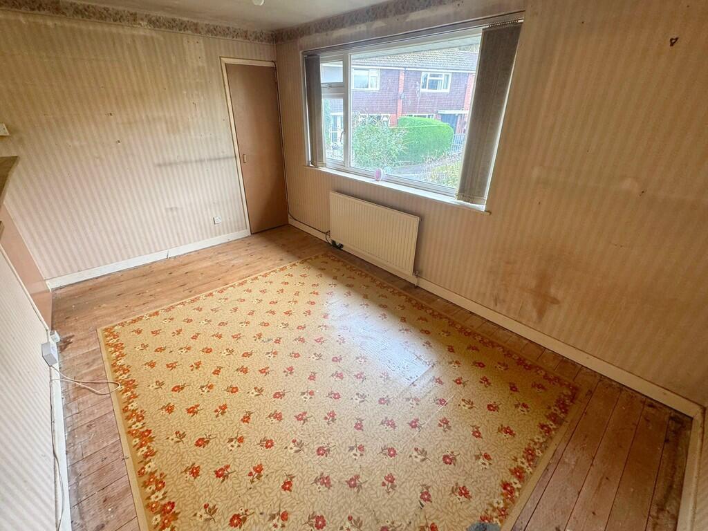 Bed 1 to wardrobe...