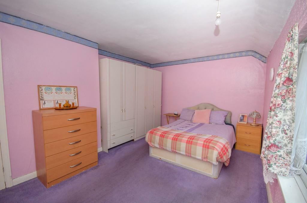 Bedroom 1 pic 2.jpg
