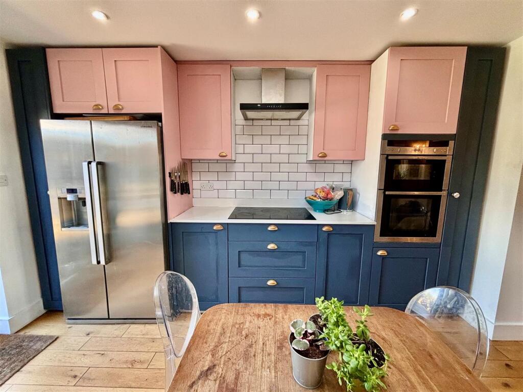 kitchen 2.jpg