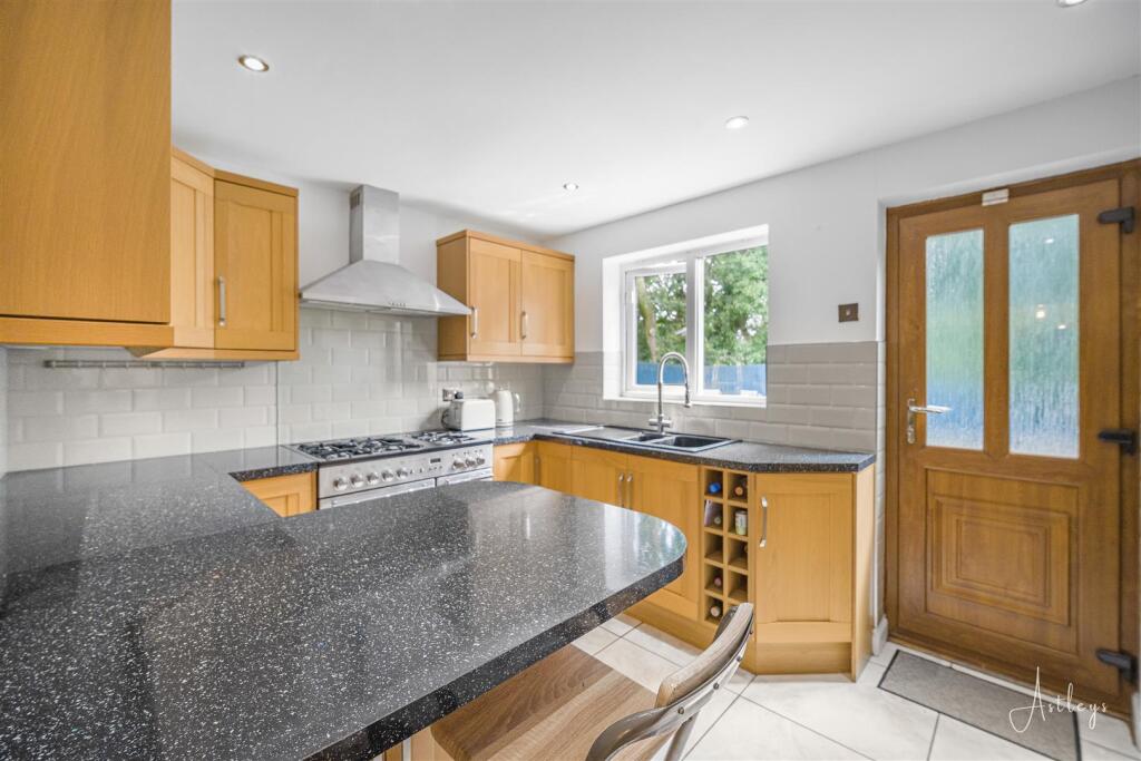 Kitchen/Breakfast Room