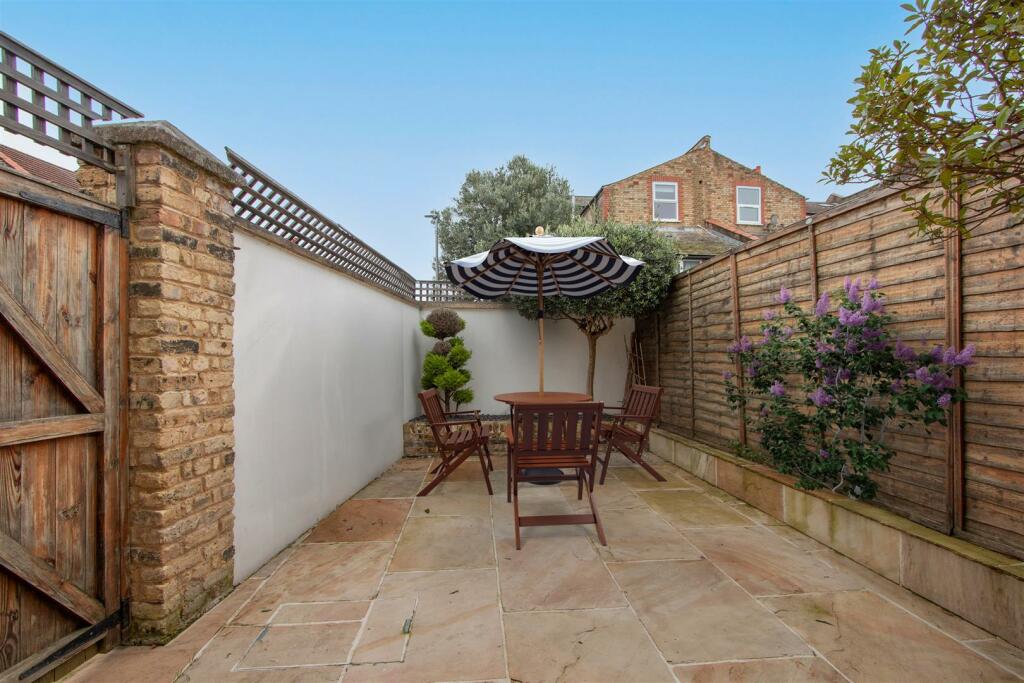 104a Coverton Road external 3 - v.jpg