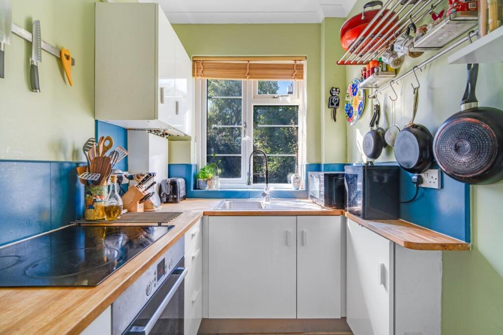 10-029480989 - NS - PropWorld - 14 Thorpe Close SE