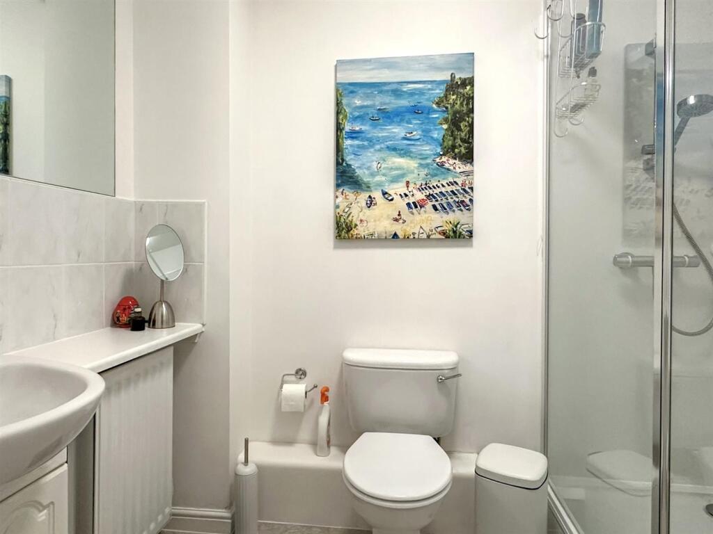 BATHROOM/WC