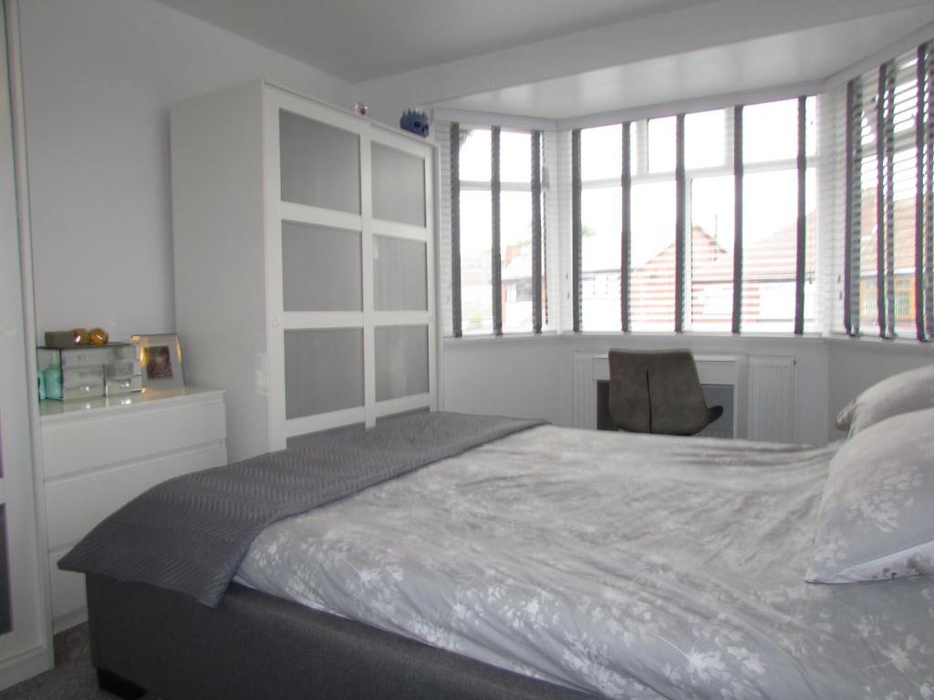 NewtonRd33bed1.JPG