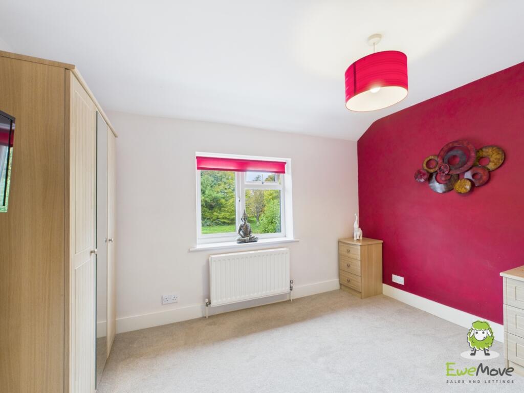 EweMove Estate Agents Basingstoke - Dursley Cottag