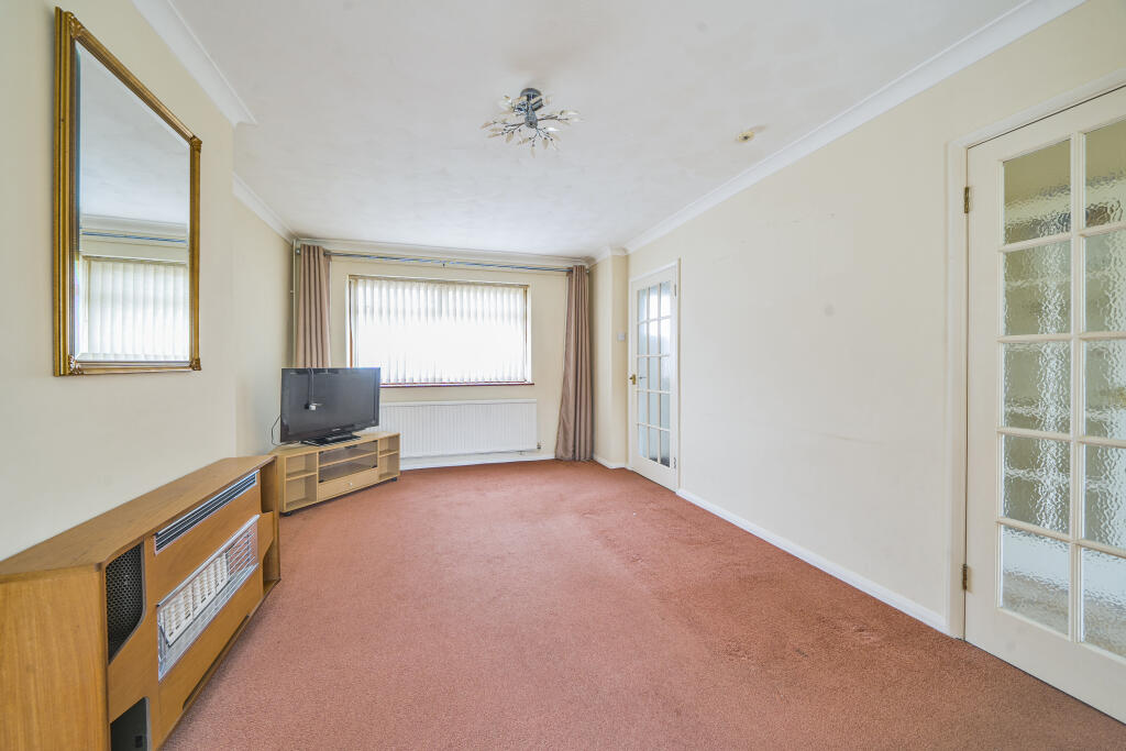 40 Bear Road, Hanworth Village, Feltham, TW13 6RA