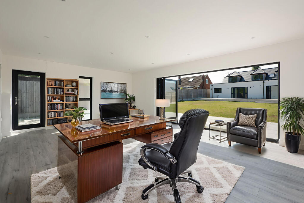 Office / Gym / Summer House