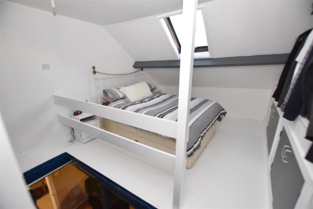 Loft Area..JPG