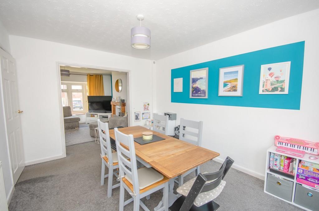 Dining room pic 2.jpg