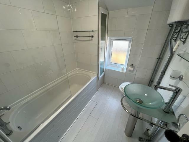 94 Byrom bath.jpg