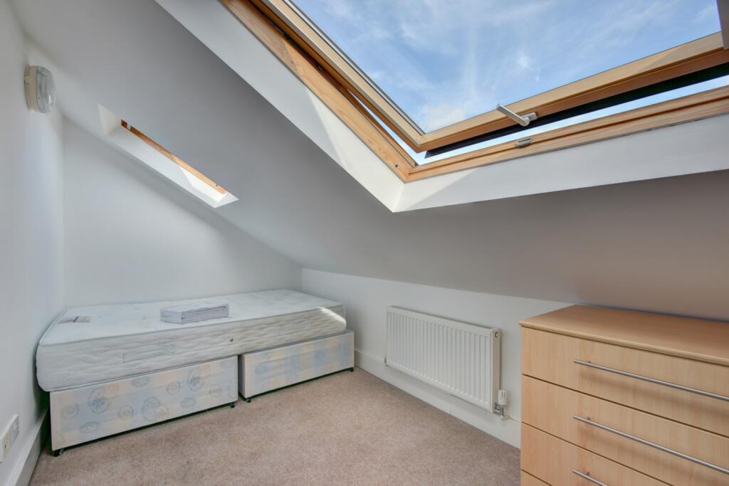 9 Coronation Street bedroom 7 (2)