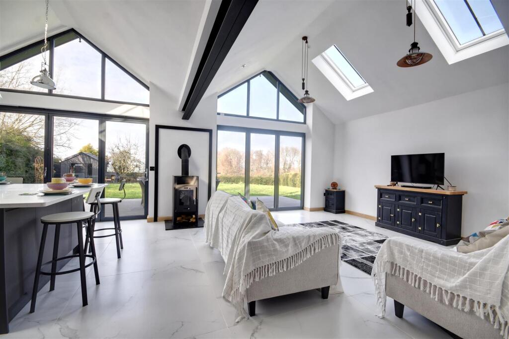 Kitchen / dining / living room